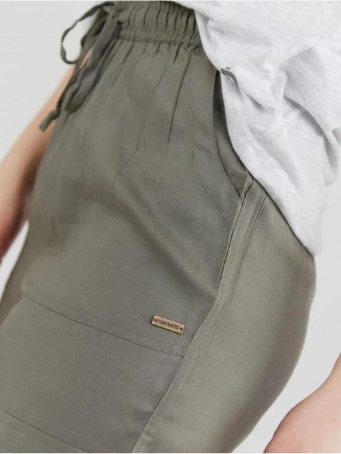 Fundango Carla Shorts női rövidnadrág zöld színben 5